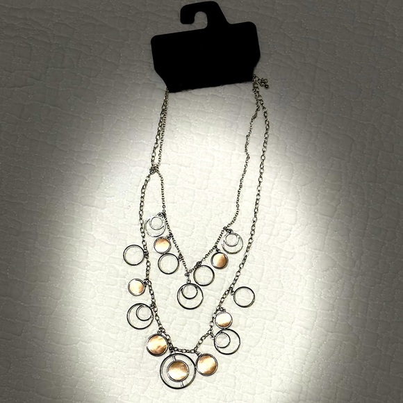 NWT!!! Metal multi circle charms two layer necklace - Picture 8 of 8